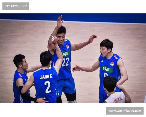 波兰男排包机抵达宁波 携带2吨训练装备为备战助力 波兰男排包机抵达宁波 携带2吨训练装备为备战助力